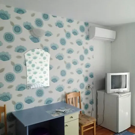 Квартири Криси *